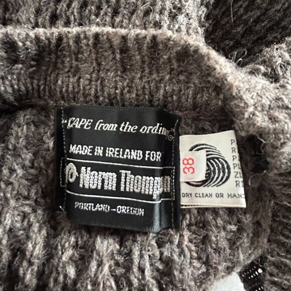 Vintage Norm Thompson Womens Wool Cable Knit Button Front Vest 38 Brown Pockets - Picture 3 of 8